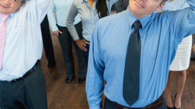 Les Risques de la Mauvaise Posture au Bureau : Un Défi Majeur pour les Responsables QHSE